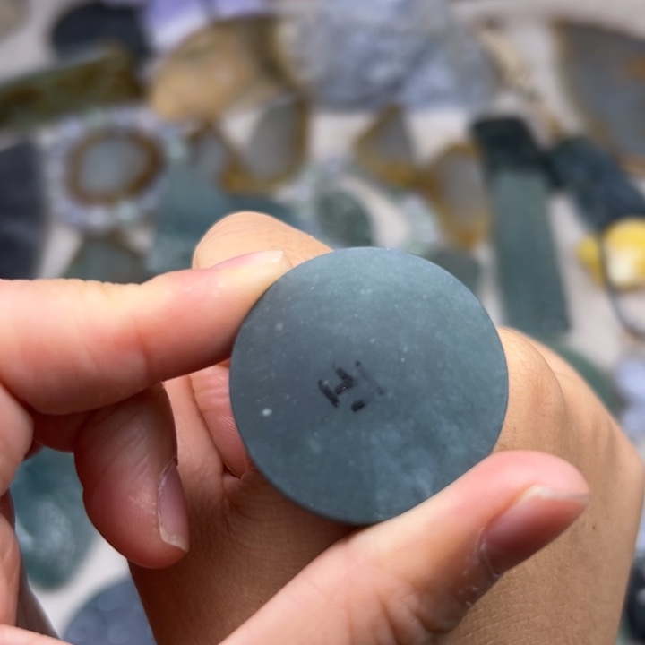 翡翠颈饰未镶嵌毛料