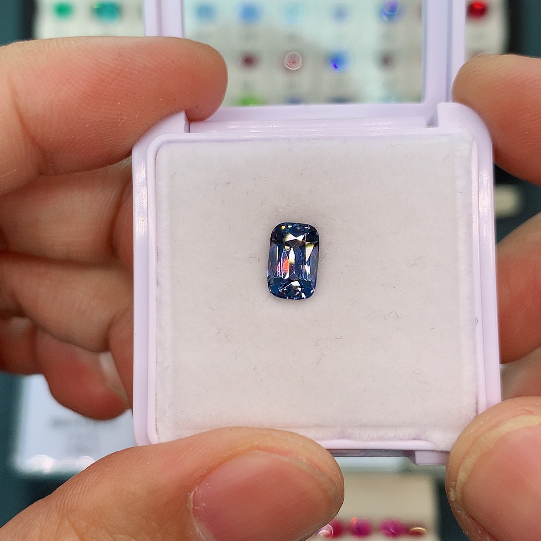 尖晶石裸石未镶嵌1.77克拉蓝尖晶