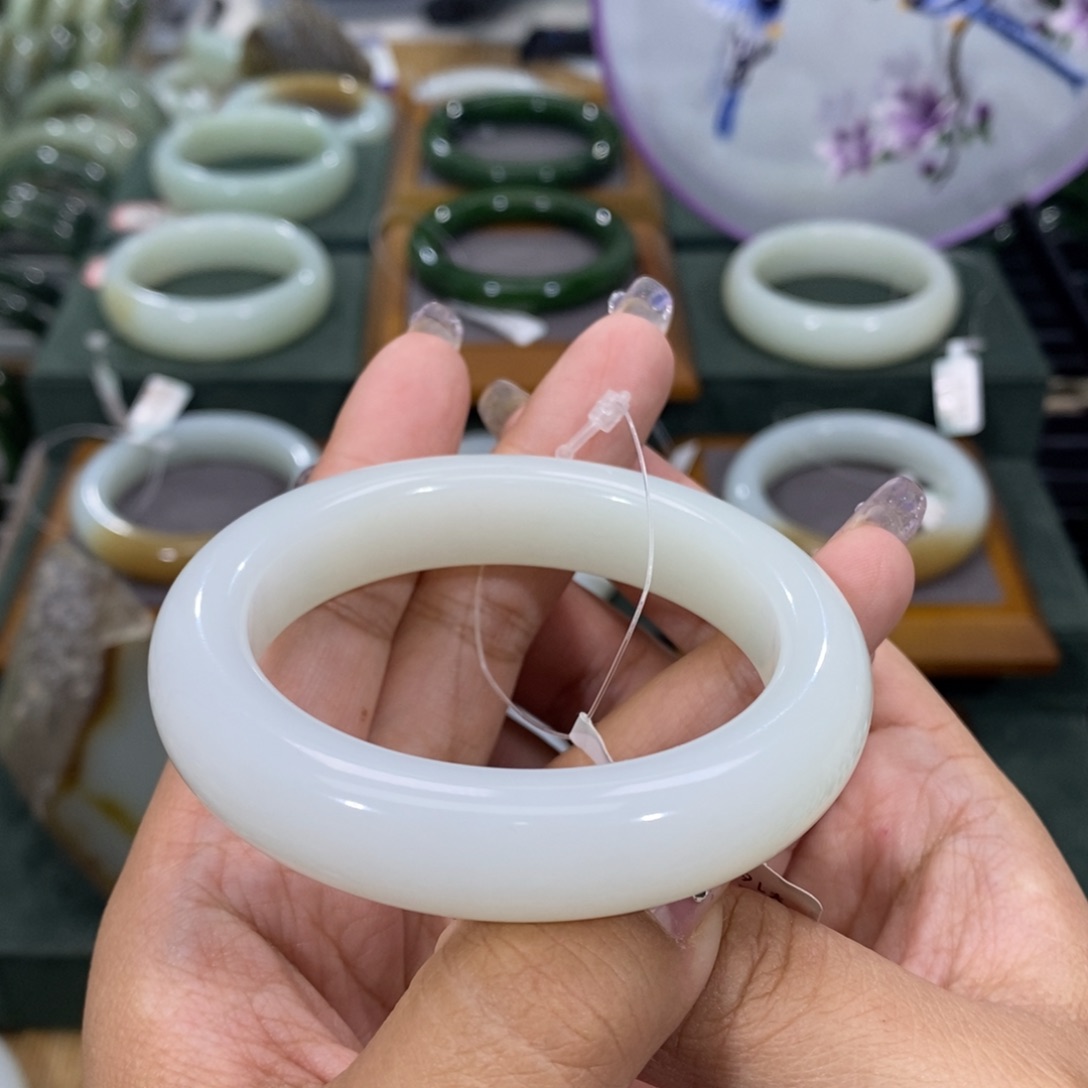 和田玉未镶嵌手镯