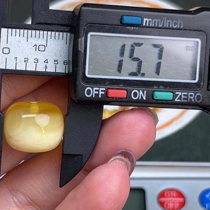 琥珀裸石未镶嵌蜜蜡135