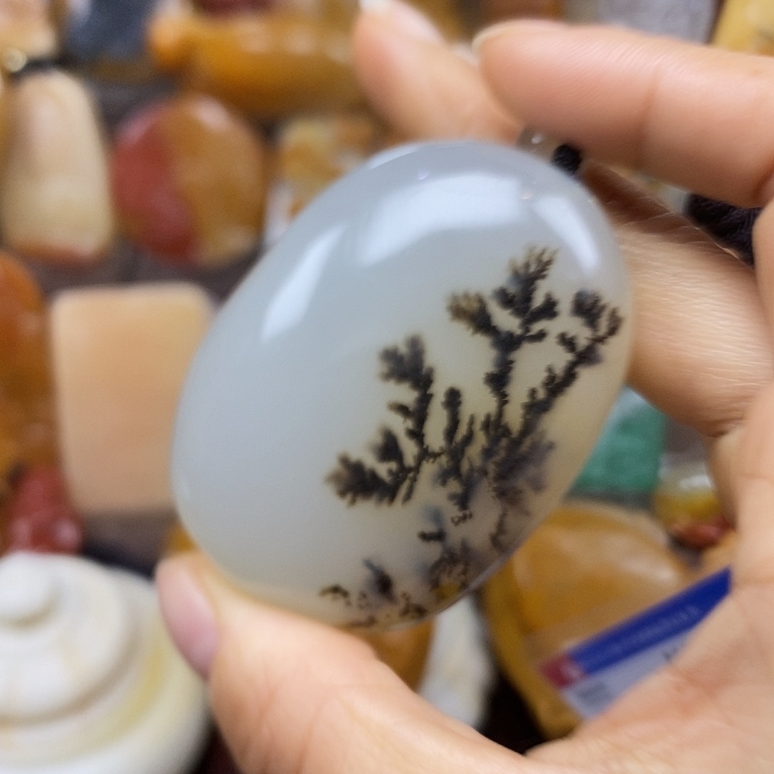 石英质玉（黄龙玉）颈饰未镶嵌