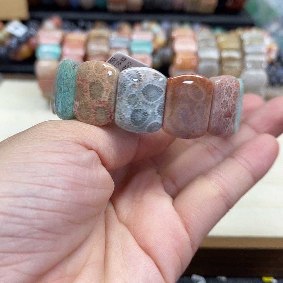 未镶嵌手串硅化珊瑚（珊瑚玉）777