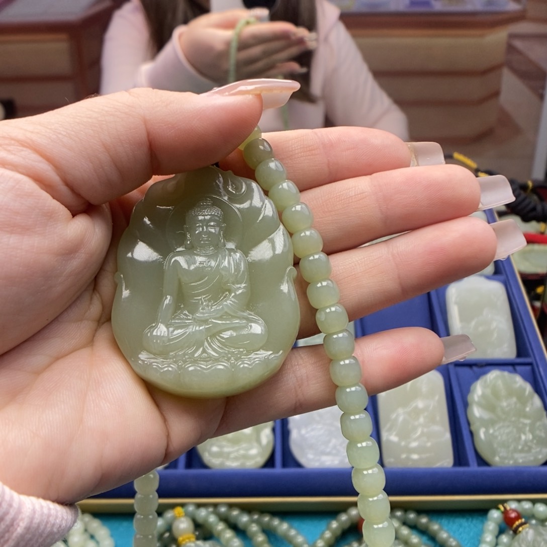 和田玉颈饰未镶嵌?****?