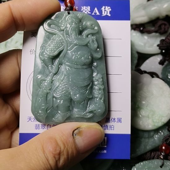 翡翠未镶嵌颈饰挂件