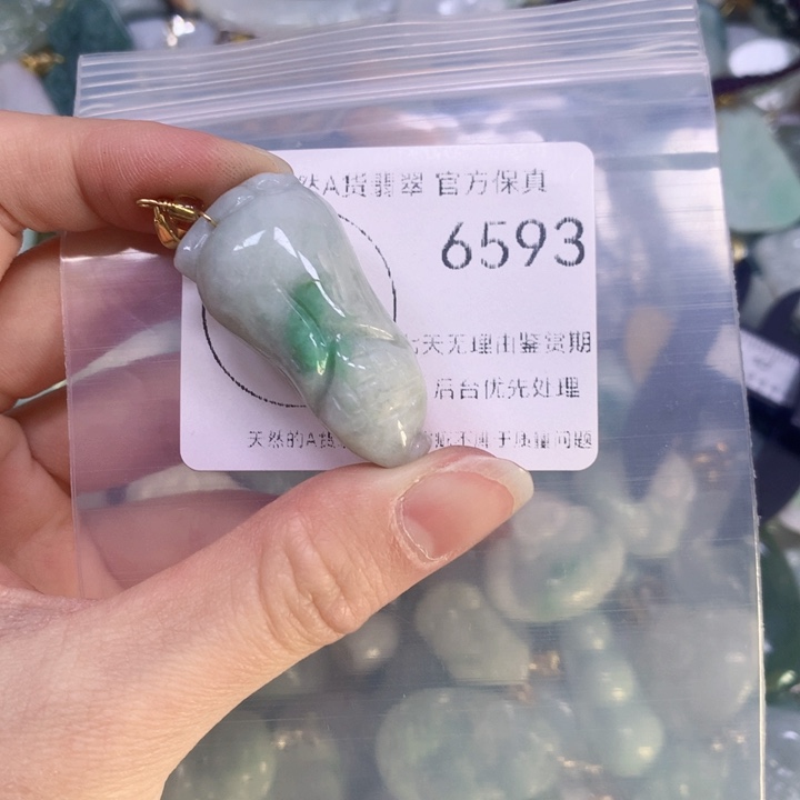 翡翠颈饰9K金镶嵌翡翠