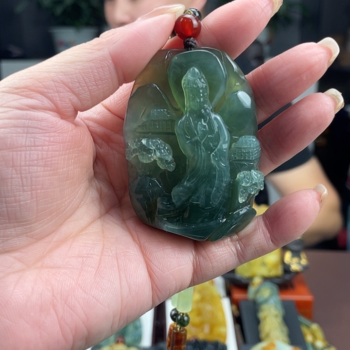 蛇纹石玉未镶嵌颈饰