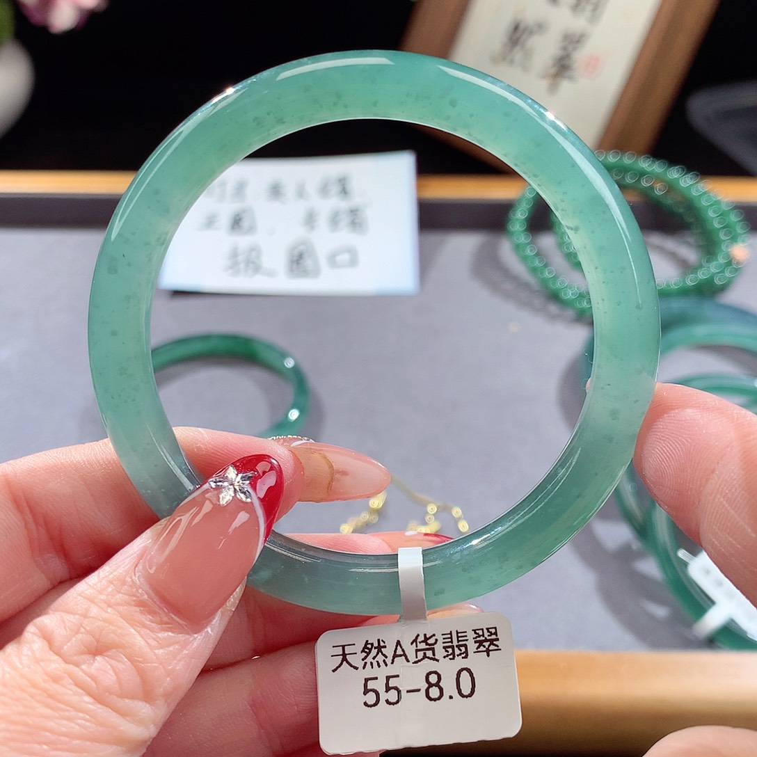 翡翠手镯（圆镯）未镶嵌