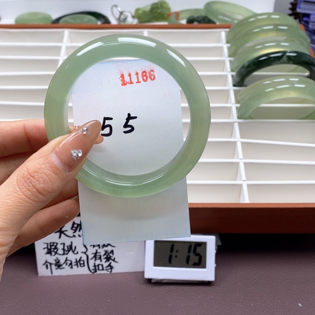 蛇纹石玉手镯未镶嵌