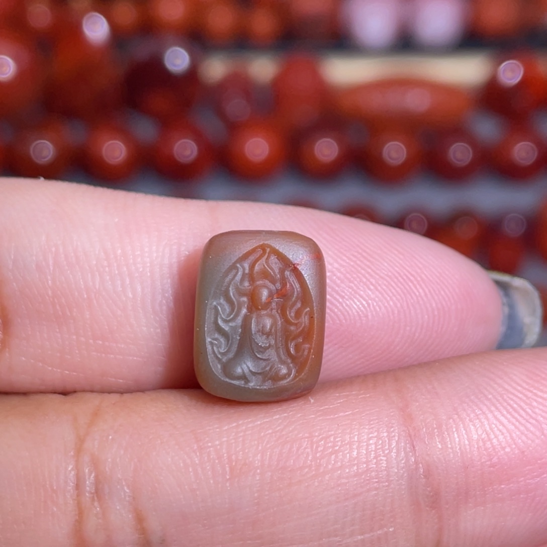 南红玛瑙未镶嵌包浆悟道背云