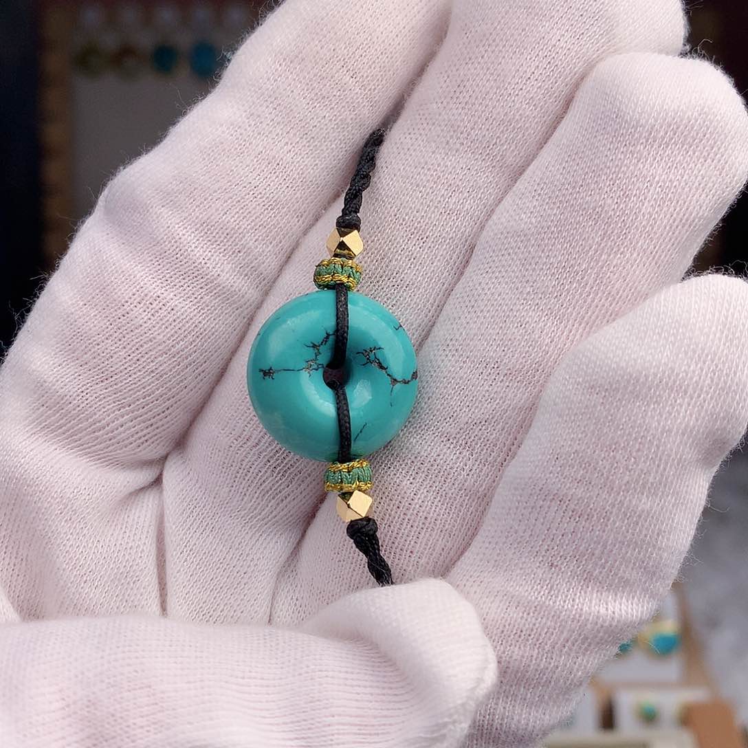 绿松石颈饰未镶嵌