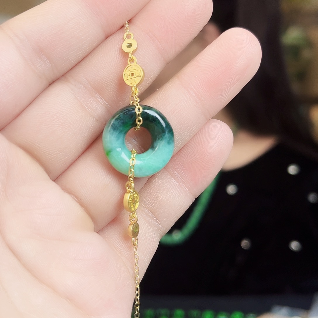 翡翠未镶嵌颈饰手链