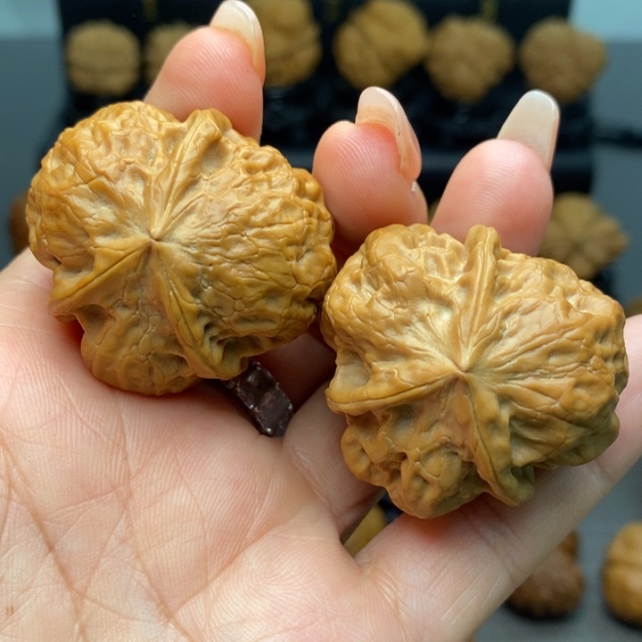 吊坠文玩核桃红旗三棱