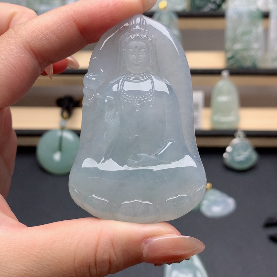 颈饰未镶嵌翡翠祖**油素衣