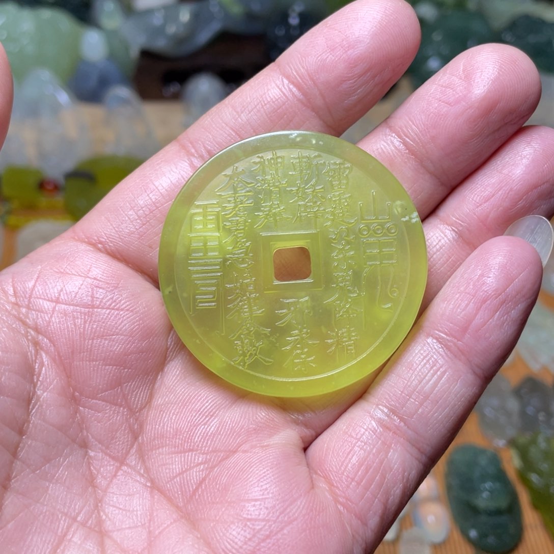 蛇纹石玉挂件未镶嵌