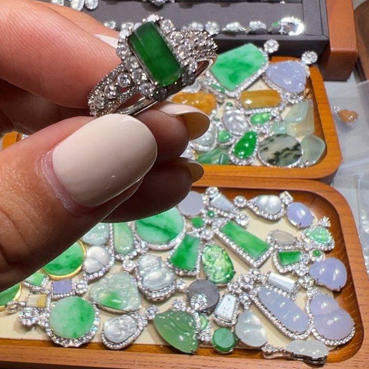 翡翠未镶嵌戒指戒指