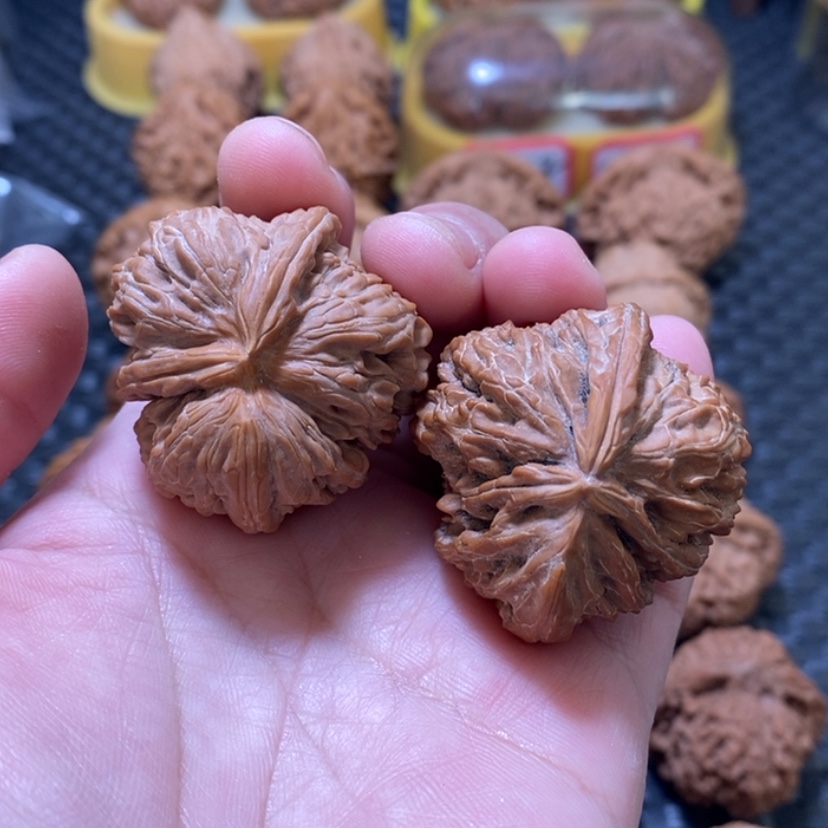 【闪购商品】文玩核桃吊坠白狮子犀牛