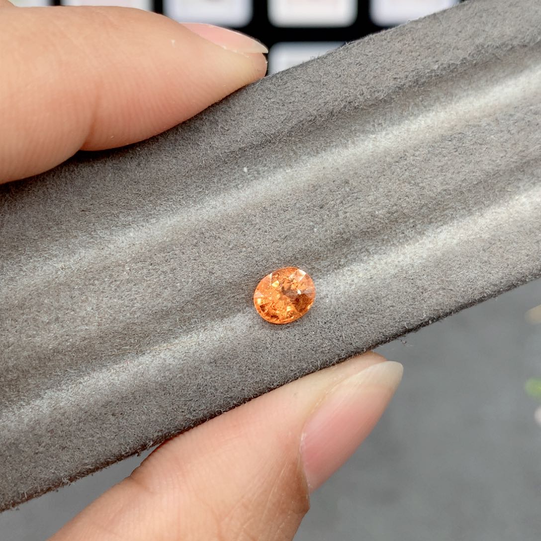 石榴石（芬达石）裸石未镶嵌1.13克拉