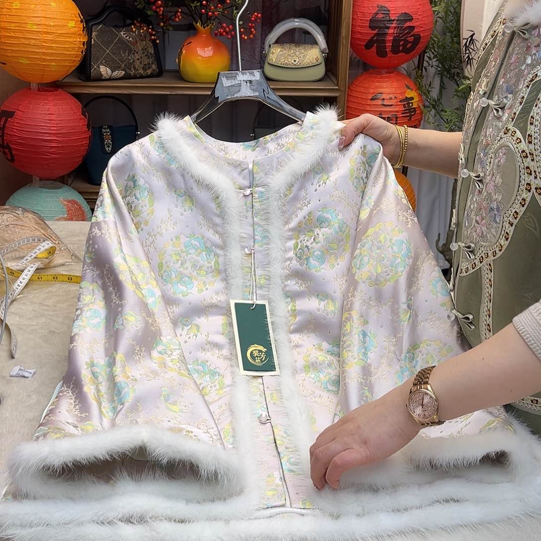 刺绣成衣胸围106衣长65宋锦棉服