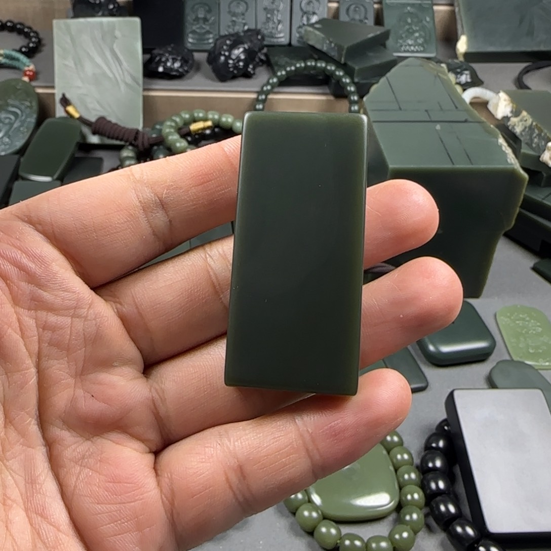 吊坠(不含链)未镶嵌和田玉（青玉）