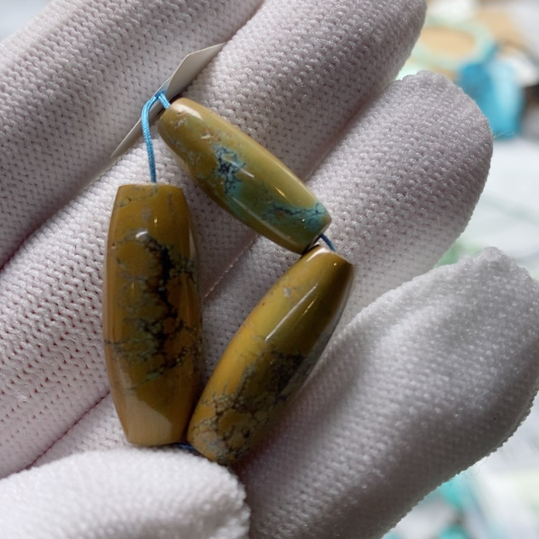 绿松石颈饰未镶嵌