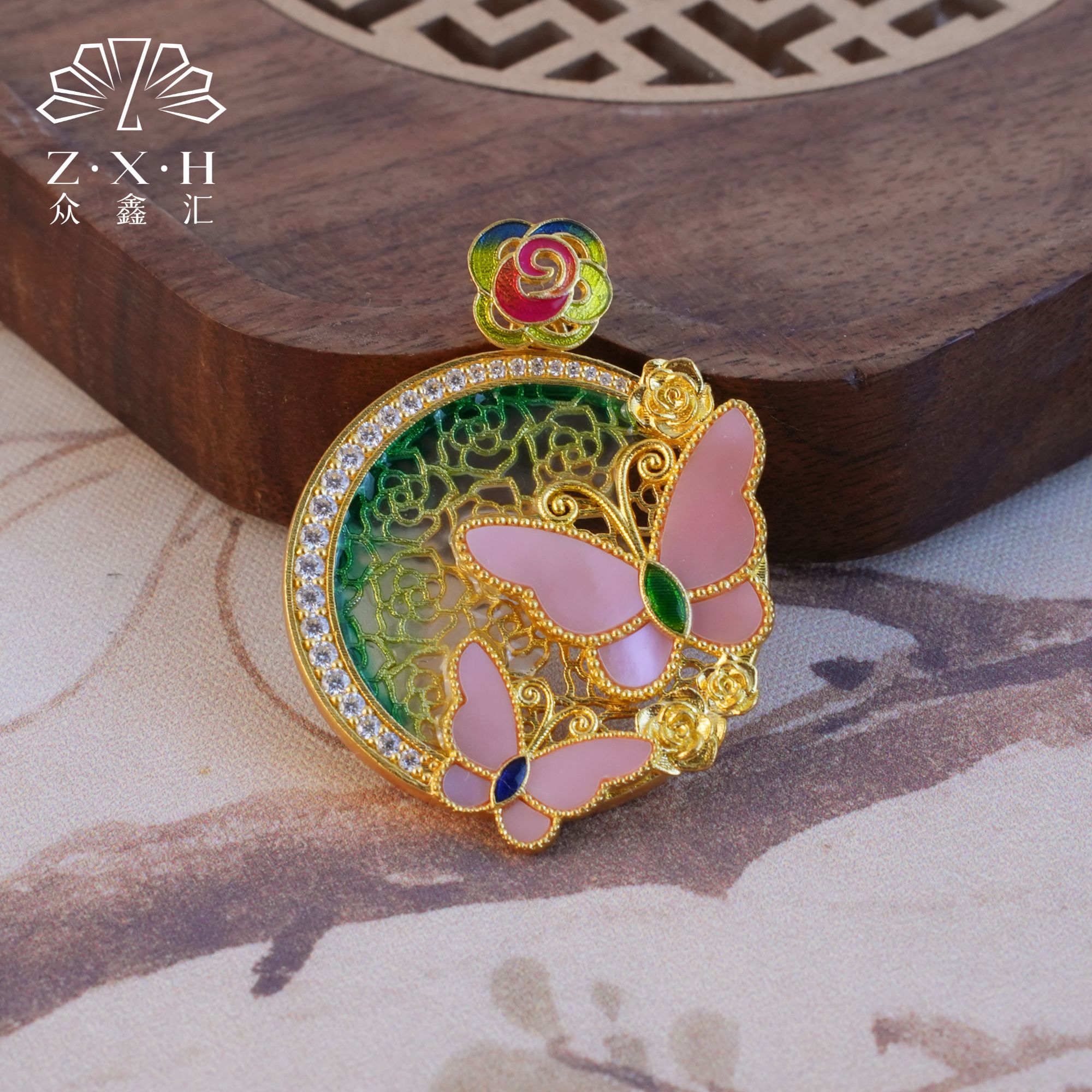 {众鑫汇}足金999 莫桑点钻螺钿鎏彩蝴蝶吊坠