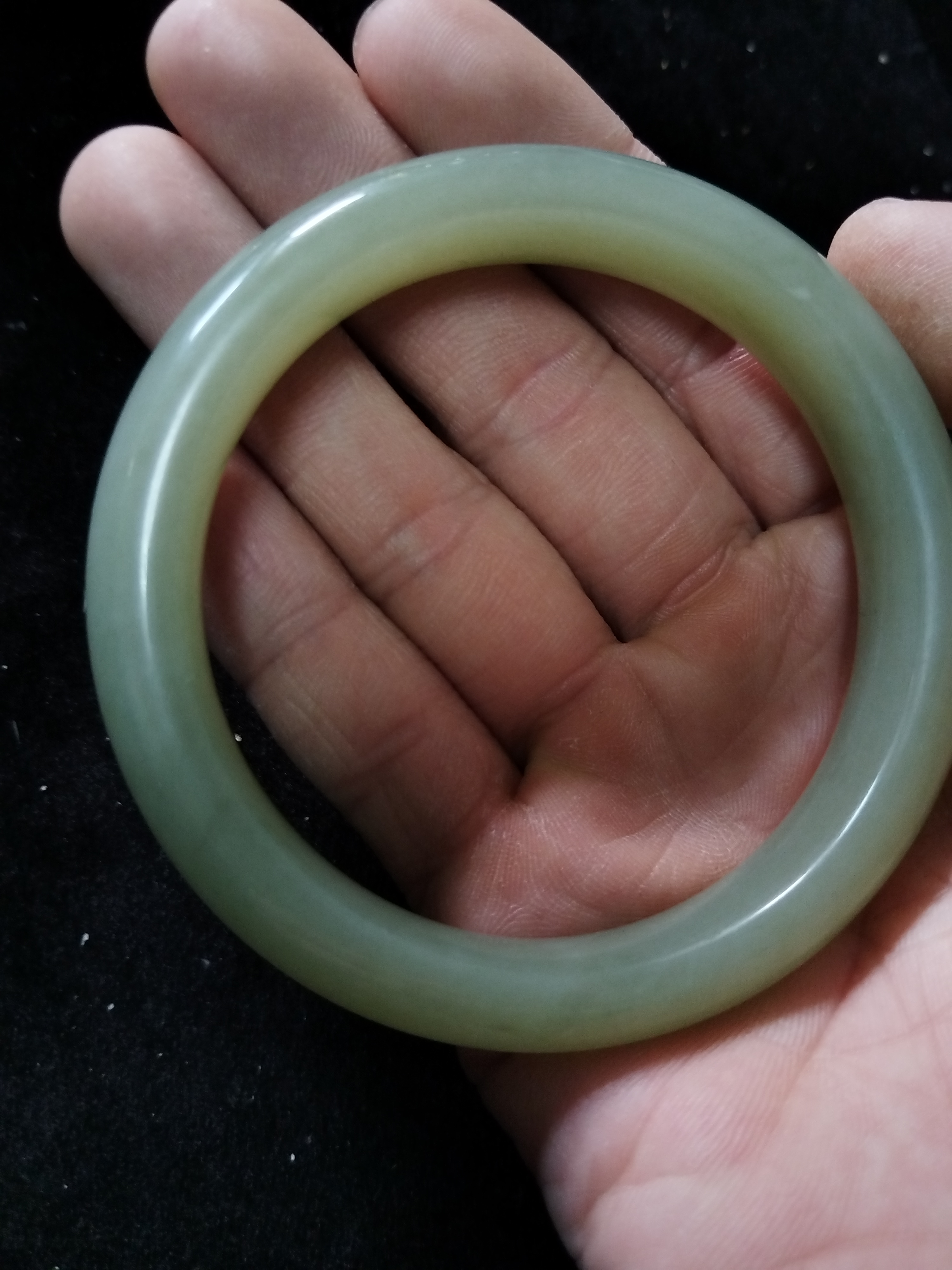 新疆和田玉手镯.