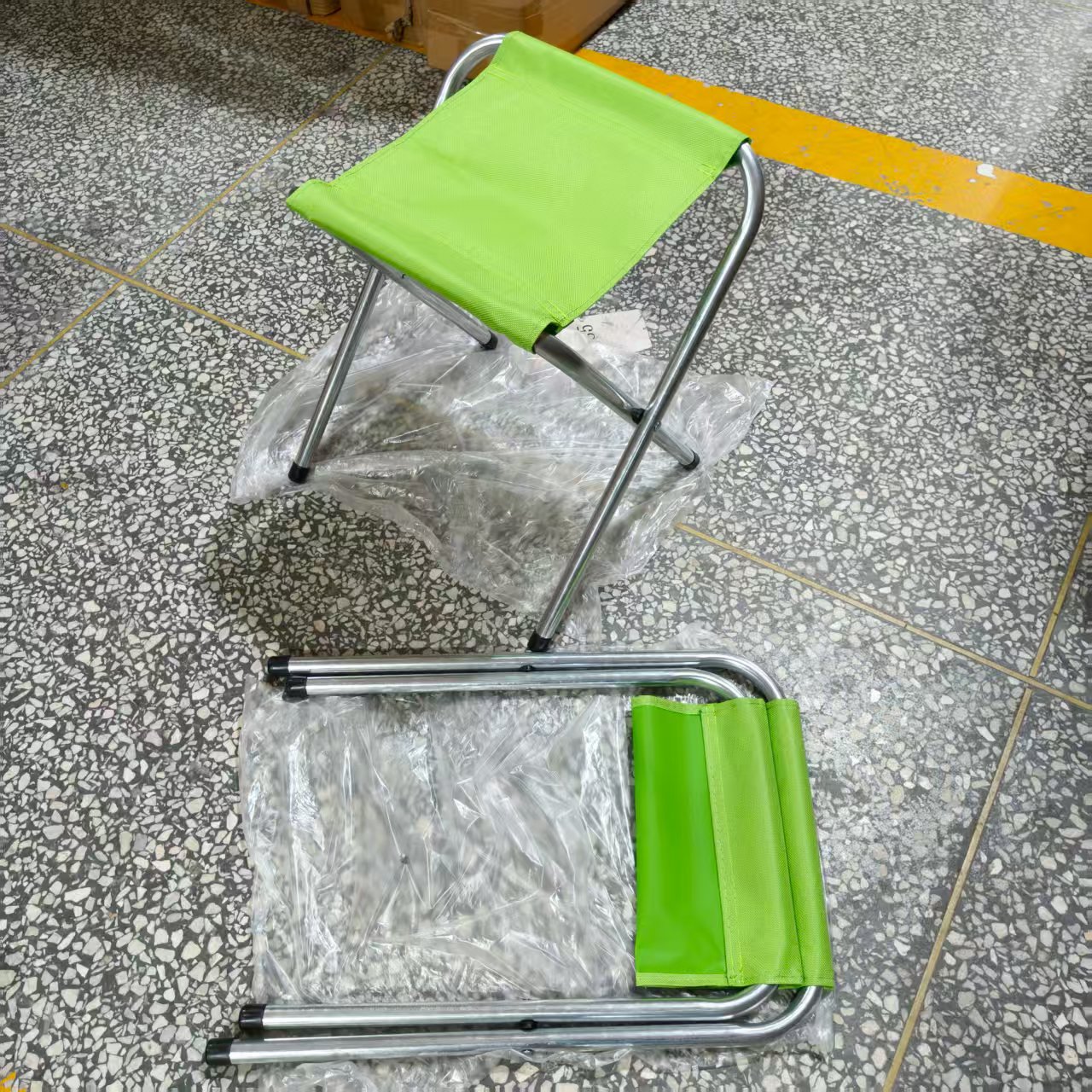 发2把 周年店庆福利！绿色户外小马扎 高度35cm