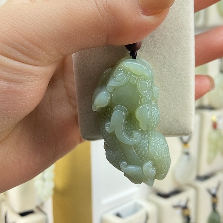 _***:和田玉未镶嵌颈饰