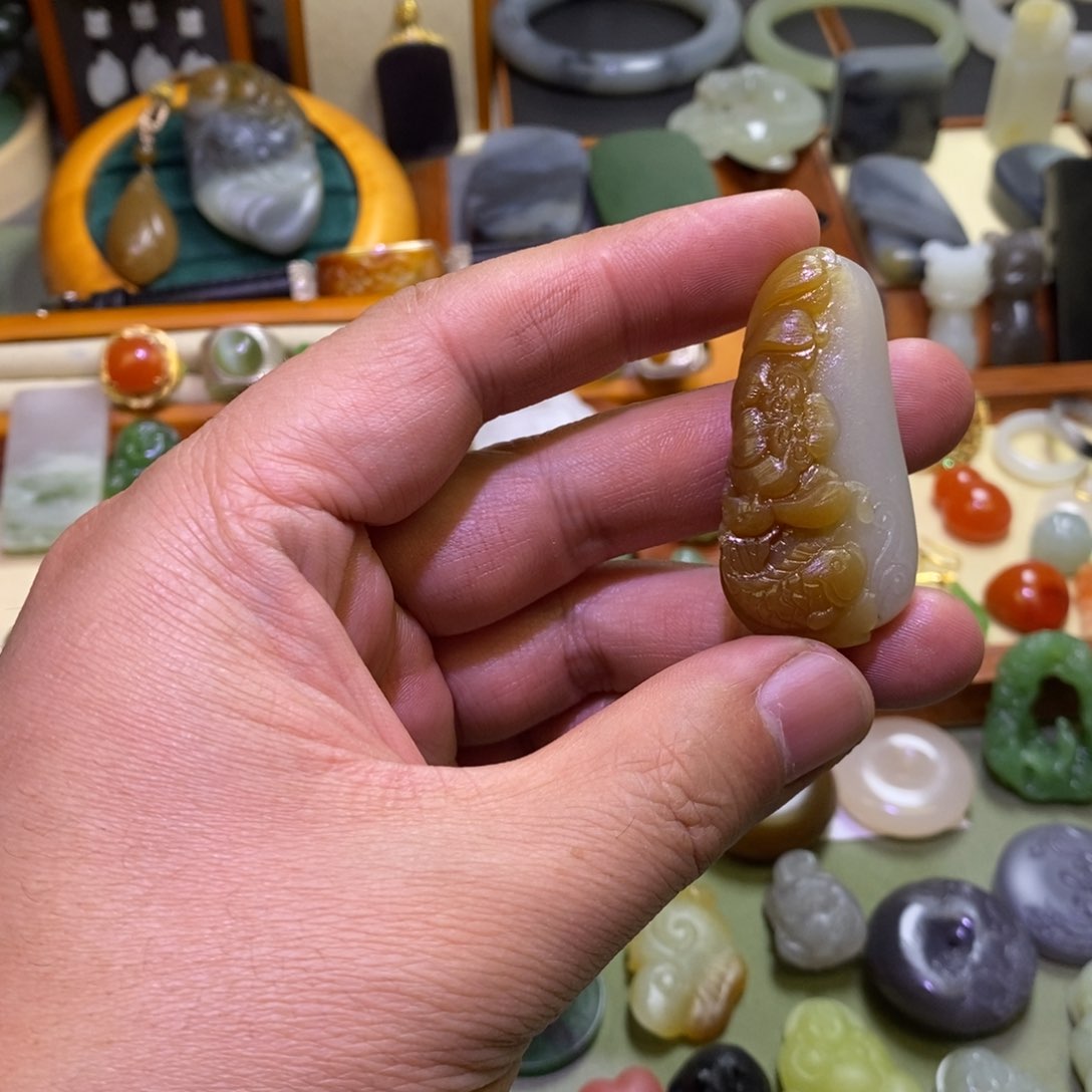 和田玉颈饰未镶嵌定制