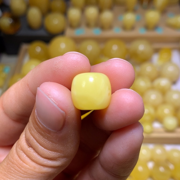 蜜蜡裸石未镶嵌陆*森天然俄料黄白花精工老型12.4