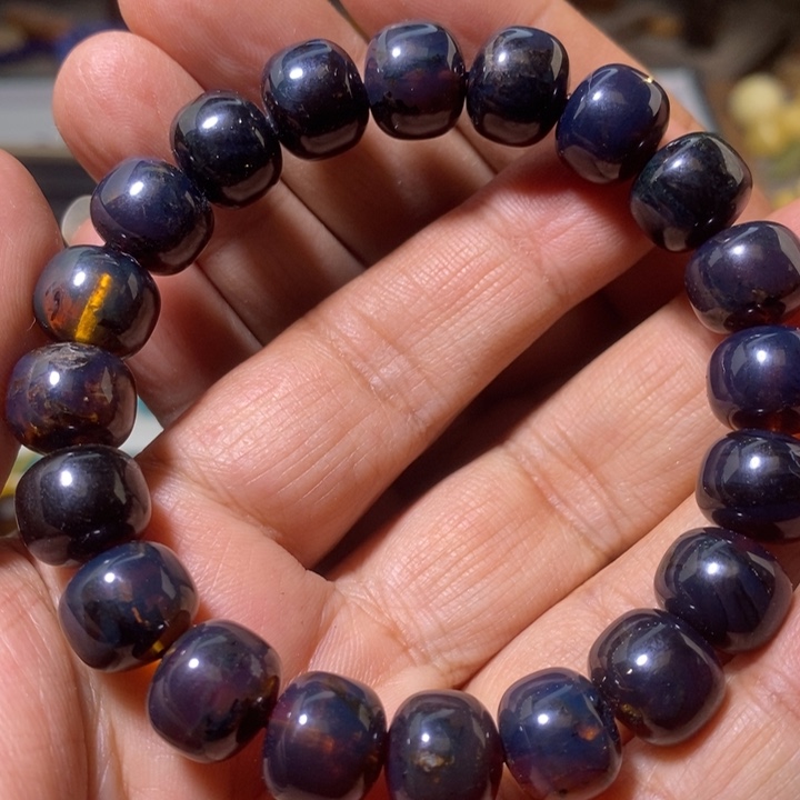 琥珀裸石未镶嵌配饰