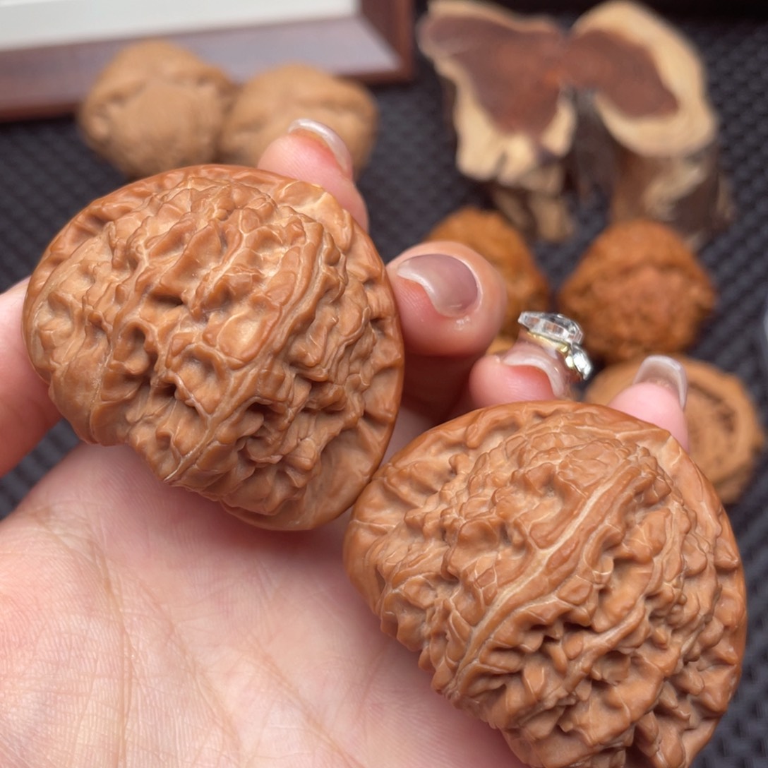 文玩核桃把件三角白