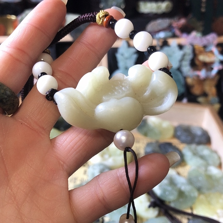 岫玉未镶嵌岫玉手持