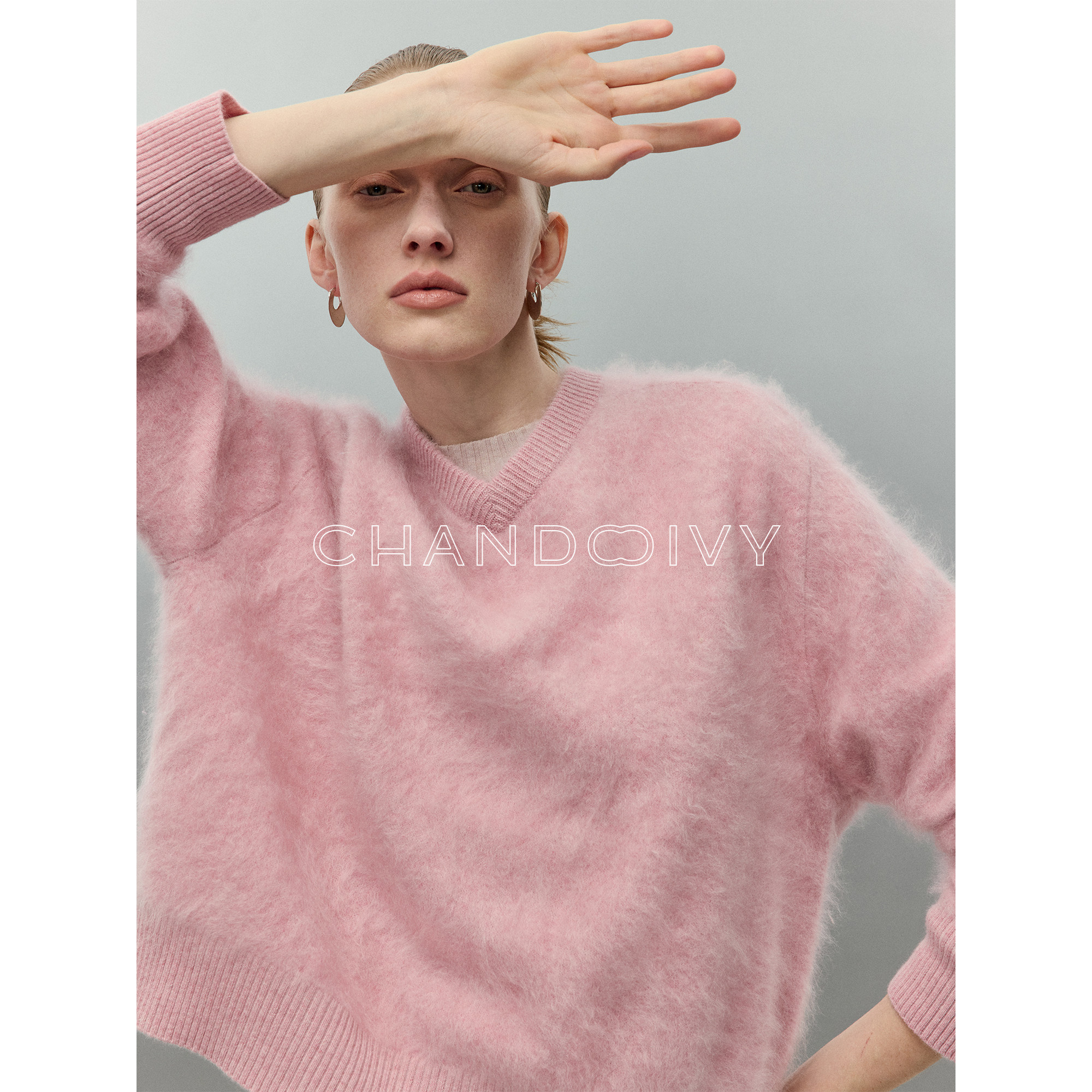 CHANDOOIVY极简都市新贵 定纺水洗拉绒山羊绒_云柔fur感V领毛衣