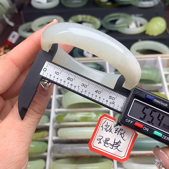 蛇纹石玉手镯未镶嵌548