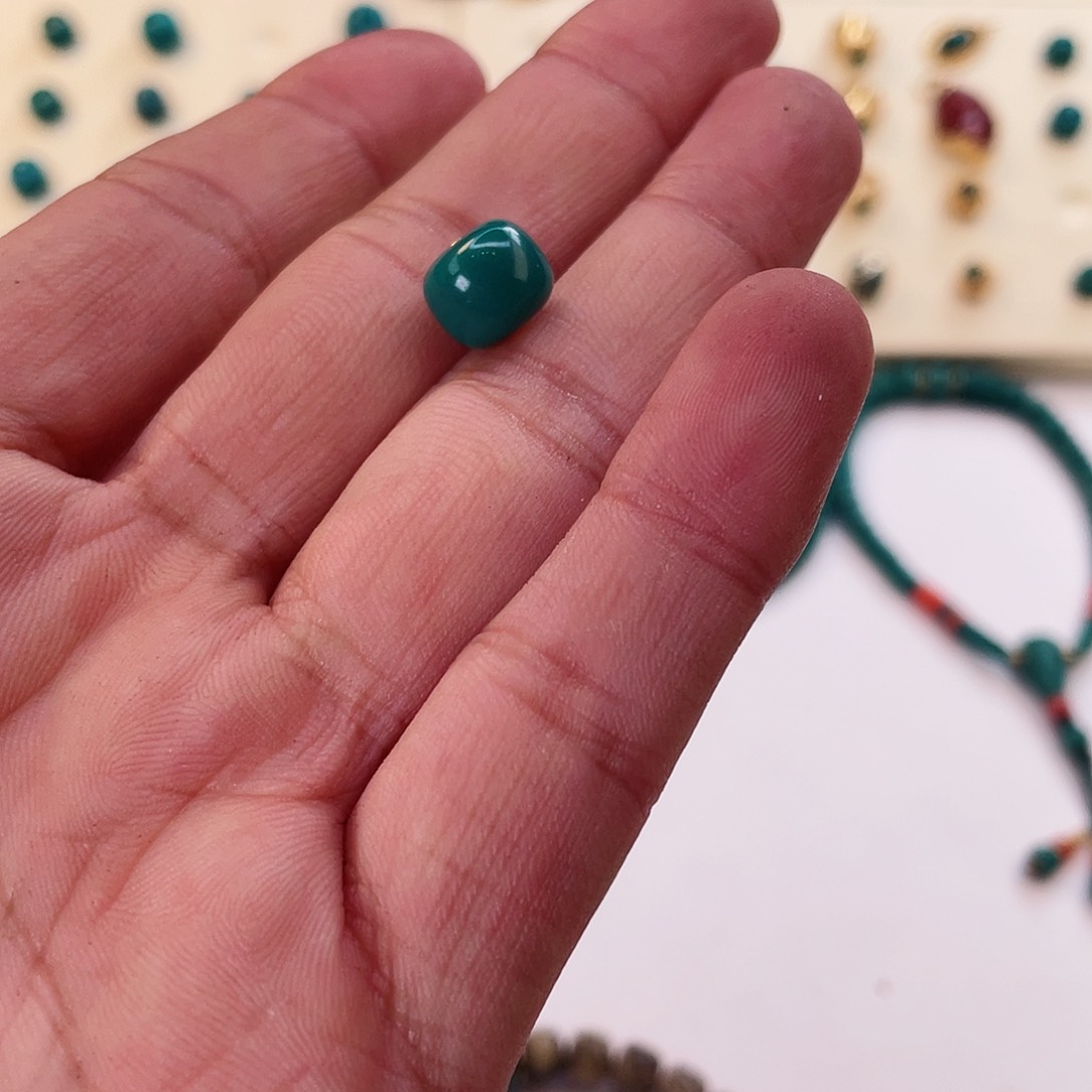 绿松石颈饰未镶嵌