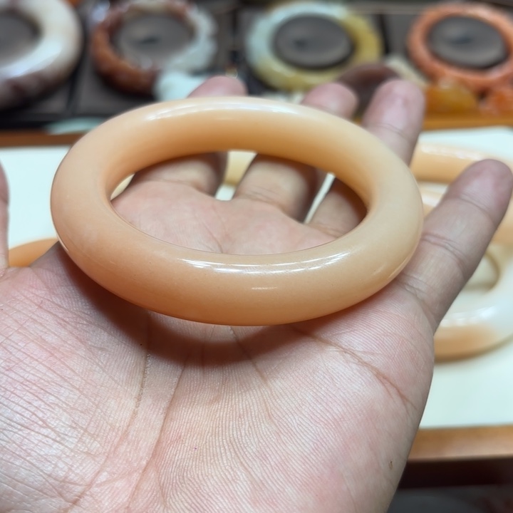 ****K石英质玉未镶嵌手镯