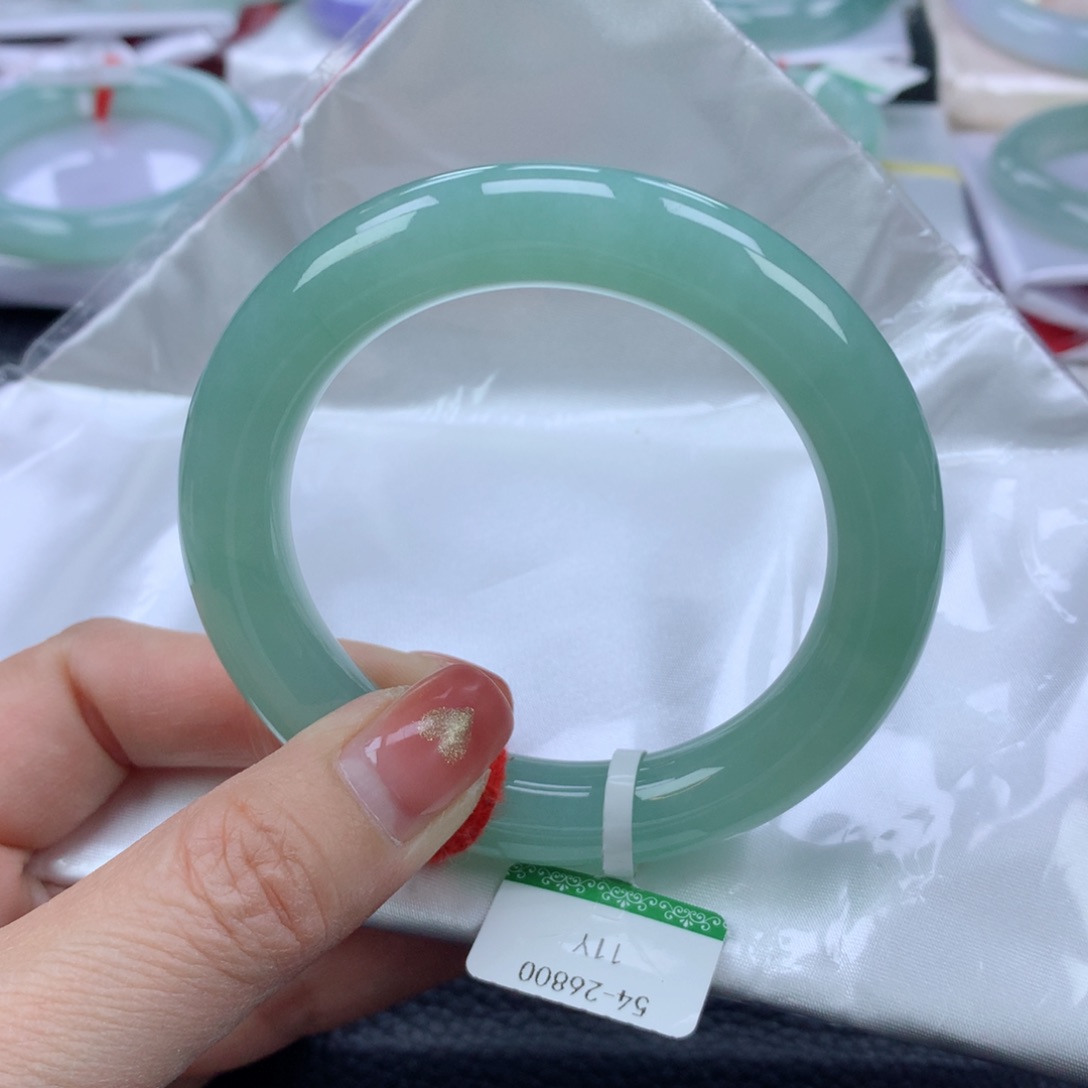 翡翠手镯未镶嵌54圈