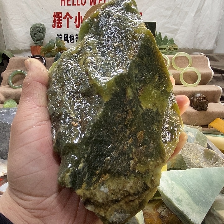 蛇纹石玉未镶嵌摆件