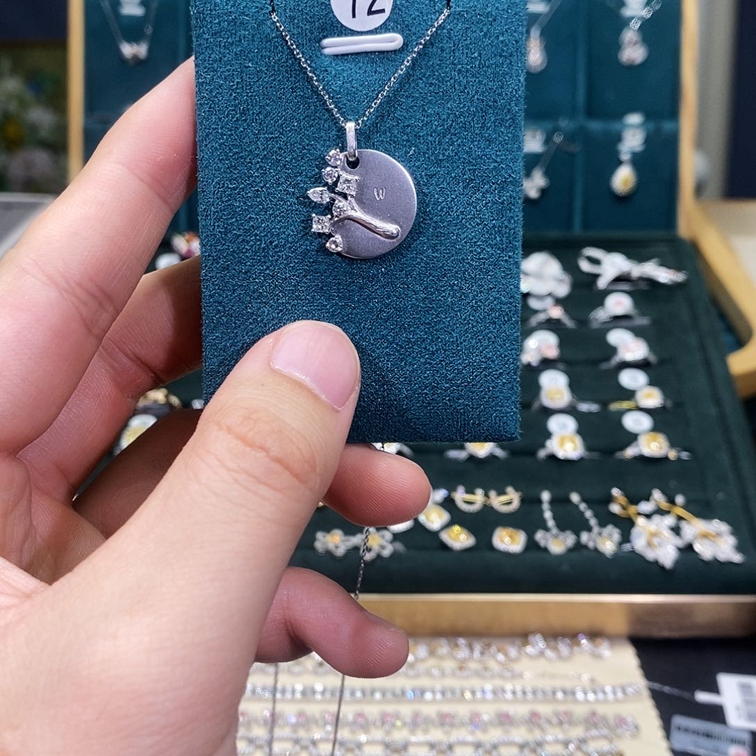 钻石颈饰18K金镶嵌项链