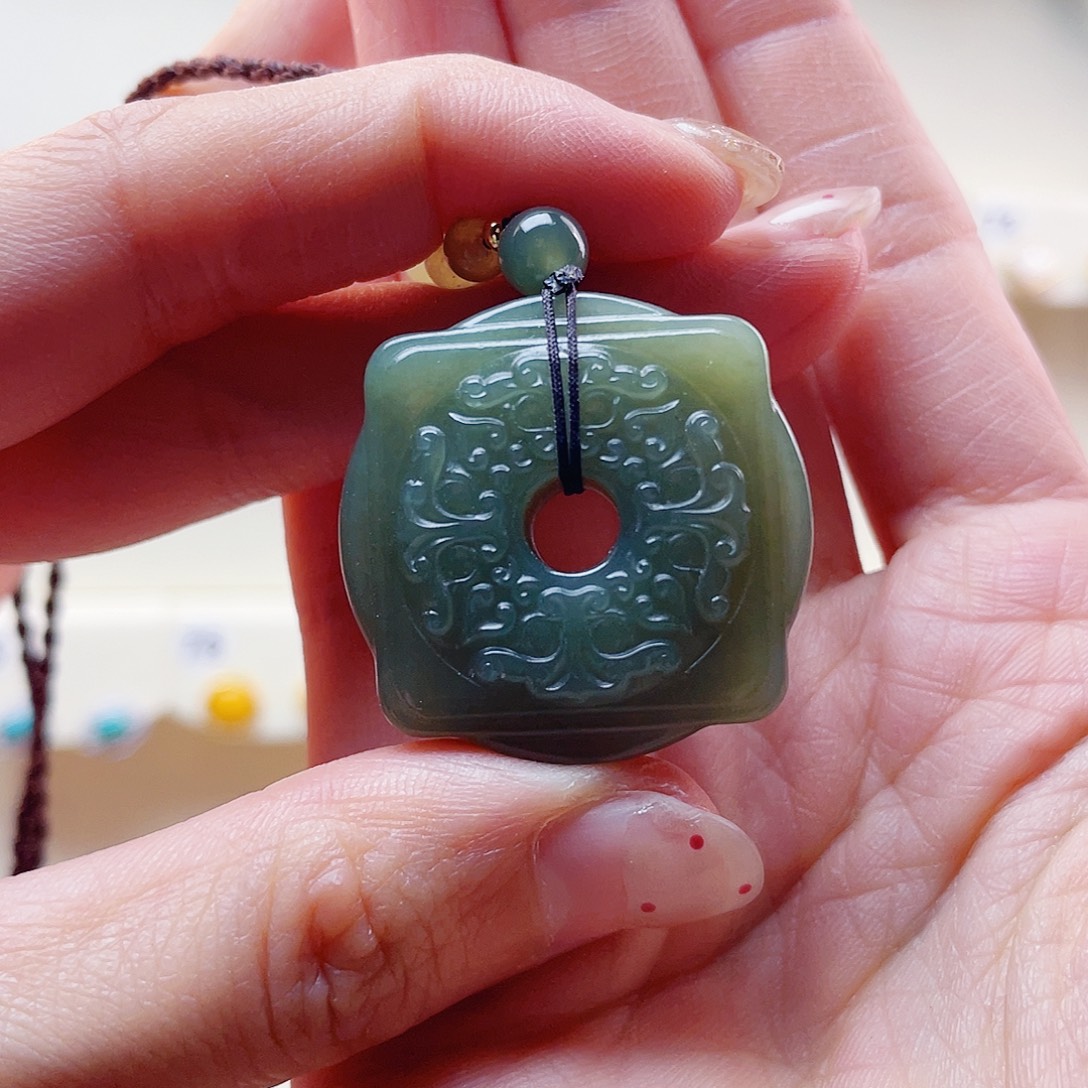 火***u和田玉未镶嵌吊坠(赠链)