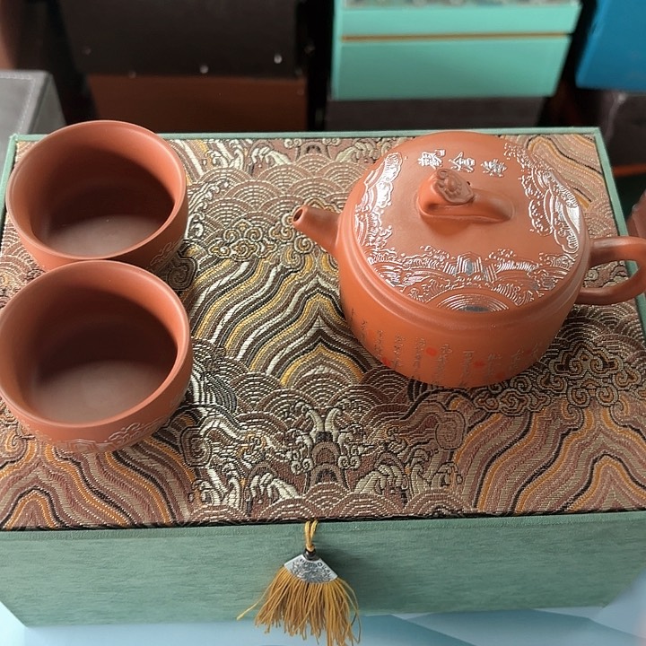孤品茶具套装等。           