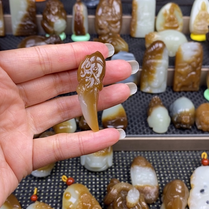 E***u和田玉未镶嵌颈饰