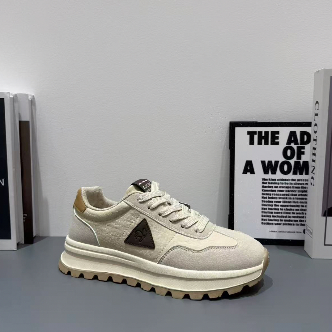 秋冬款皮面防滑耐磨运动休闲鞋百搭时尚低帮阿甘鞋 8612 不加绒