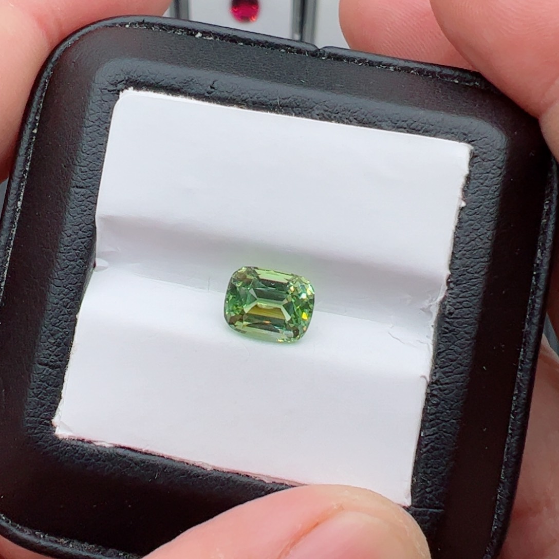 碧玺2.33克拉薄荷绿裸石未镶嵌