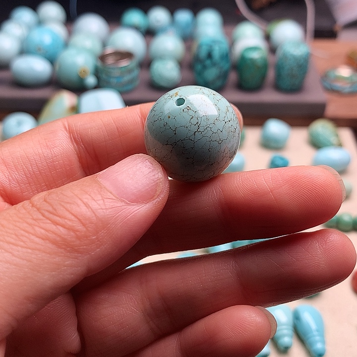 绿松石未镶嵌颈饰