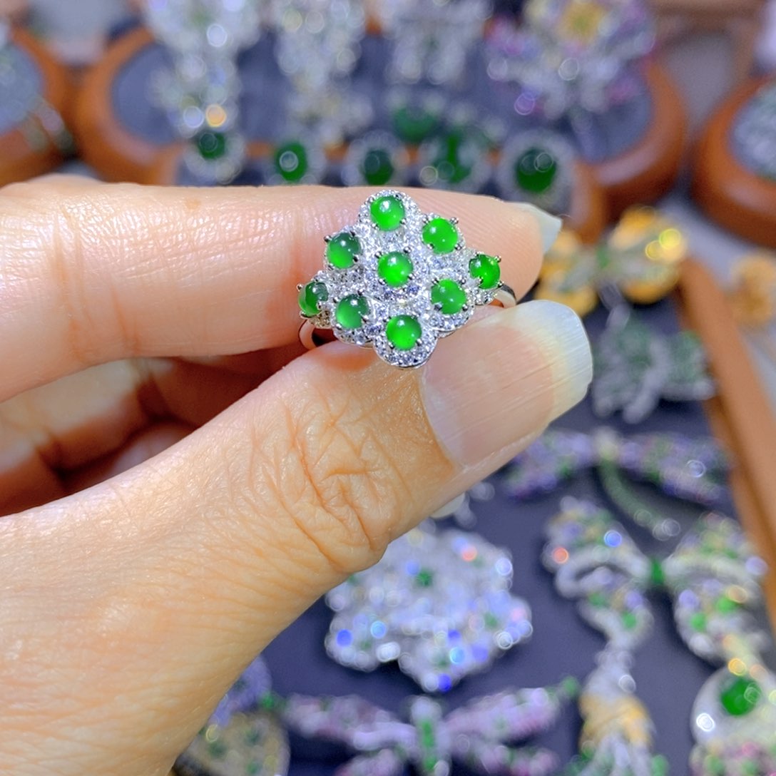 翡翠颈饰银S925镶嵌天然翡翠