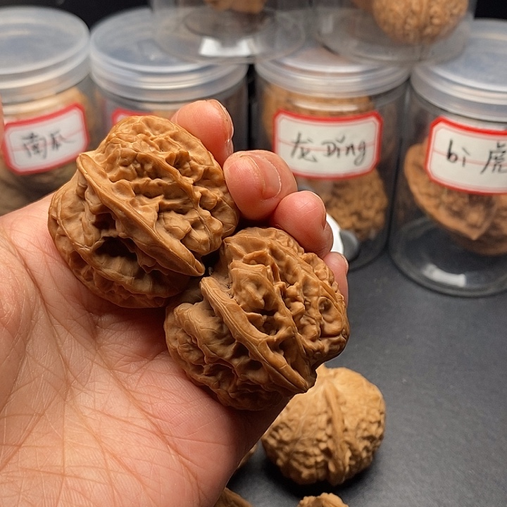 文玩核桃把件王**?玉柱