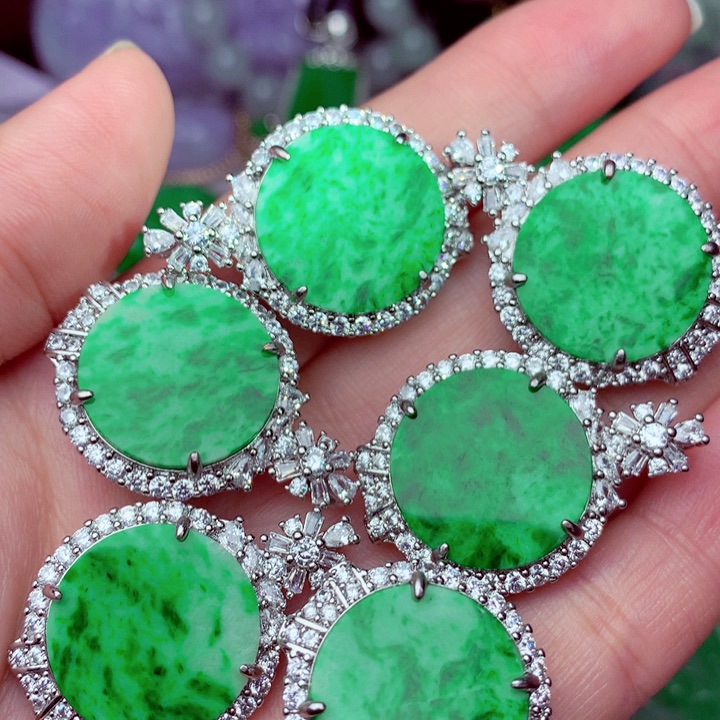 翡翠未镶嵌吊坠(不含链)多样姓发一个