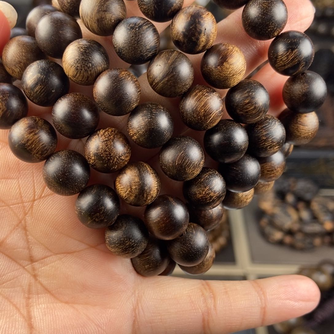 沉香手串邻**阳越南芽庄留疤玉化白棋